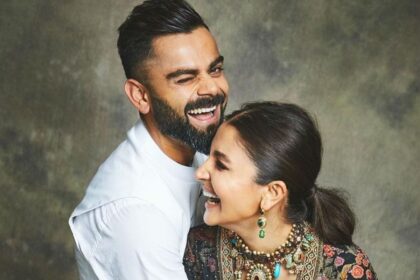 खुशखबरी!! Anushka Sharma और Virat Kohli ने बेटे ‘Akaay Kohli’ के आने की जानकारी फैंस को दी 88 दूसरी बार पेरेंट्स बने अनुष्का शर्मा और विराट कोहली, एक्ट्रेस ने ..