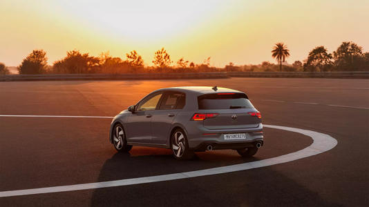 Volkswagen Golf GTI launched in India, खरीदने के लिए देने होंगे Rs 53 lakh 72 Volkswagen Golf GTI launched in India, खरीदने के लिए देने होंगे Rs 53 lakh