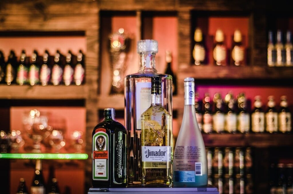 21-year-old boy dies, 10,000 पाने के लिए पी ली 5 bottle neat liquor 71 21-year-old boy dies, 10,000 पाने के लिए पी ली 5 bottle neat liquor