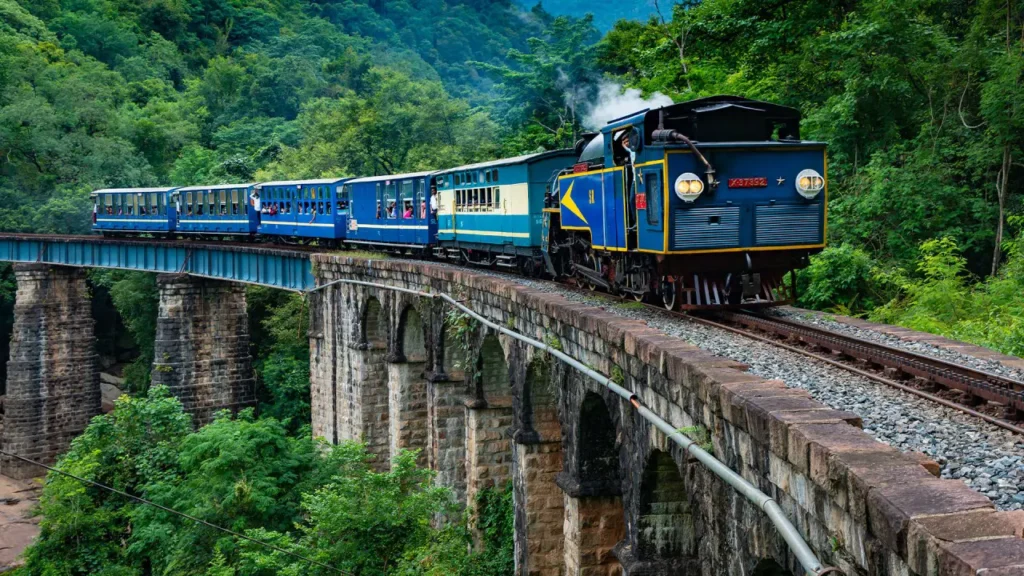 Couple jumps in front of a moving train in UP, युवक की मौत, युवती ने खोए दोनों पैर 71 Couple jumps in front of a moving train in UP, युवक की मौत, युवती ने खोए दोनों पैर