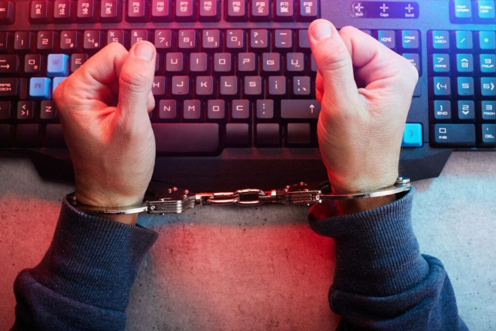 Kerala man arrested, 11 साइबर अपराधों में लोगों से ठगे थे 22 करोड़ रुपये 72 Kerala man arrested, 11 साइबर अपराधों में लोगों से ठगे थे 22 करोड़ रुपये