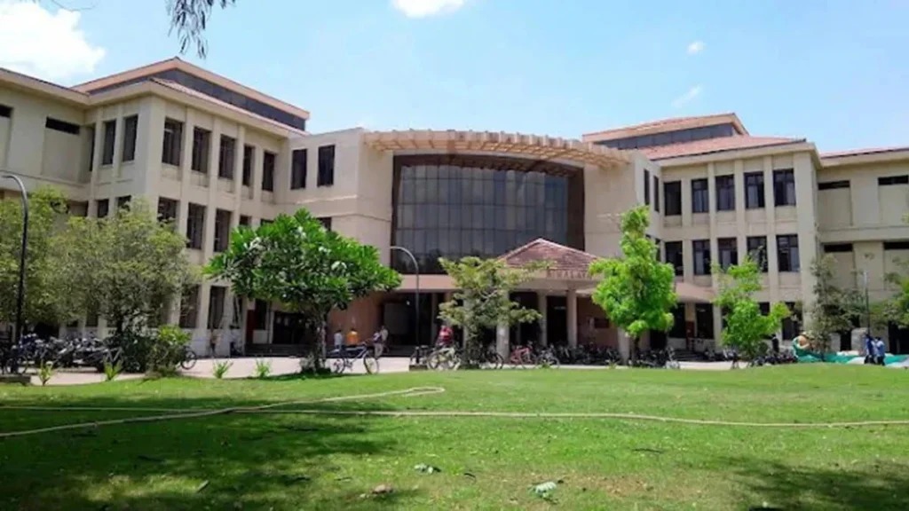 IIT Madras invites top 200 JEE Advanced rankers
