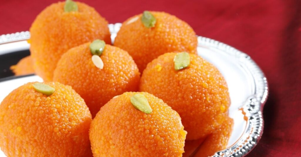 Man says he found cockroach in laddoo, आंध्र प्रदेश मंदिर के अधिकारी ने दावे को कर दिया खारिज 72 Man says he found cockroach in laddoo, आंध्र प्रदेश मंदिर के अधिकारी ने दावे को कर दिया खारिज