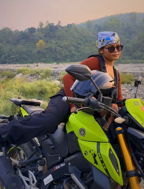 Female Biker Harassed in Haridwar: Car की window से कुछ shirtless लड़के दे रहे थे flying kiss 72 Female Biker Harassed in Haridwar: Car की window से कुछ shirtless लड़के दे रहे थे flying kiss