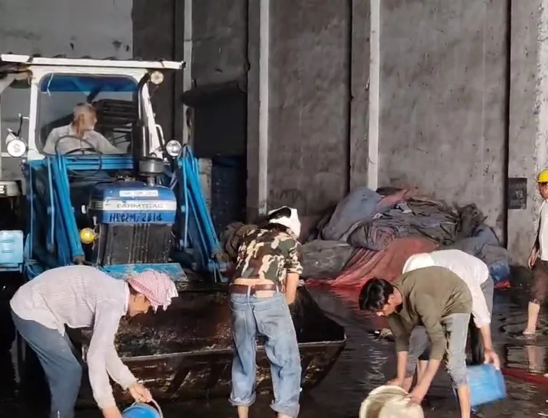 Floodwater Enters Inside Sugar Mill: हरियाणा में एशिया की सबसे बड़ी शुगर मिल में घुसा बाढ़ का पानी, ₹50 करोड़ का हुआ नुकसान 71 Floodwater Enters Inside Sugar Mill: हरियाणा में एशिया की सबसे बड़ी शुगर मिल में घुसा बाढ़ का पानी, ₹50 करोड़ का हुआ नुकसान