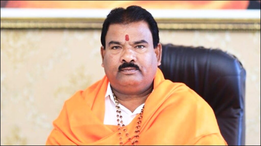 MLA Assaults Canteen Operator, कैमरे पर दिखा विधायक का गुंडागर्दी वाला रूप, दाल को लेकर कैंटीन ऑपरेटर से की मारपीट 71 MLA Assaults Canteen Operator, कैमरे पर दिखा विधायक का गुंडागर्दी वाला रूप, दाल को लेकर कैंटीन ऑपरेटर से की मारपीट