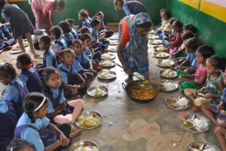 25 Students Fall Ill