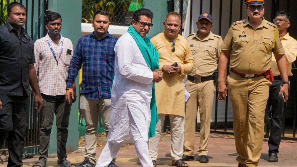 MNS Workers Detained,ठाणे में भाषा विवाद को लेकर रैली से पहले MNS कार्यकर्ता हिरासत में 72 MNS Workers Detained,ठाणे में भाषा विवाद को लेकर रैली से पहले MNS कार्यकर्ता हिरासत में