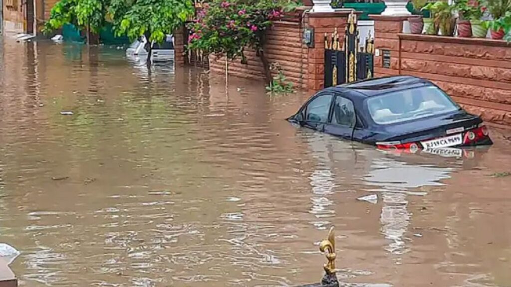 Dramatic Rescue Amid Flash Floods in Ajmer, होटल स्टाफ ने जान बचाई 71 Dramatic Rescue Amid Flash Floods in Ajmer, होटल स्टाफ ने जान बचाई