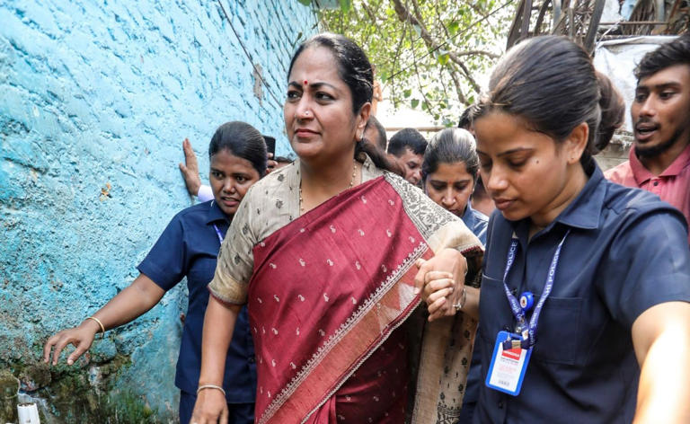 Delhi CM Rekha Gupta Attacked at Public Meet, आरोपी गिरफ्तार 71 Delhi CM Rekha Gupta Attacked at Public Meet, आरोपी गिरफ्तार